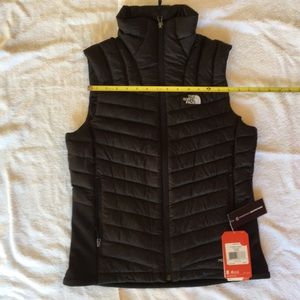 THE NORTH FACE PUFFER VEST medium BLACK. Warm